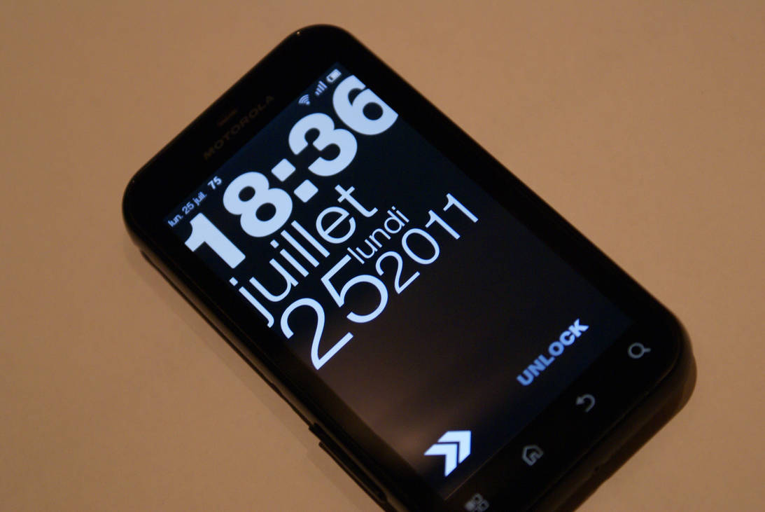 XDA : TypoClock : un Widget d'heure et date