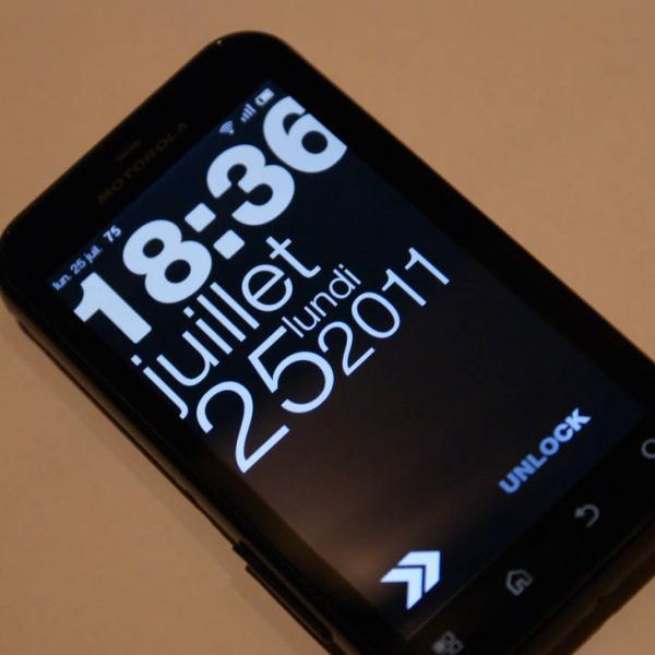 XDA : TypoClock : un Widget d'heure et date